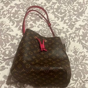 Louis Vuitton Neo Noe Monogram MM with Freesia interior